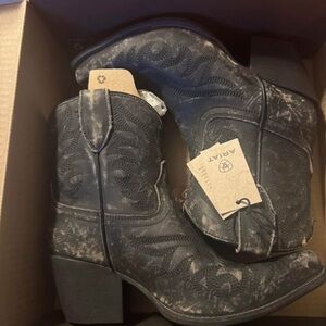 NIB Women’s Ariat Boots